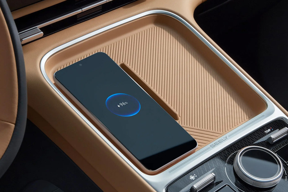 Power Accessories Outlet View of Geely EX5 EM-i