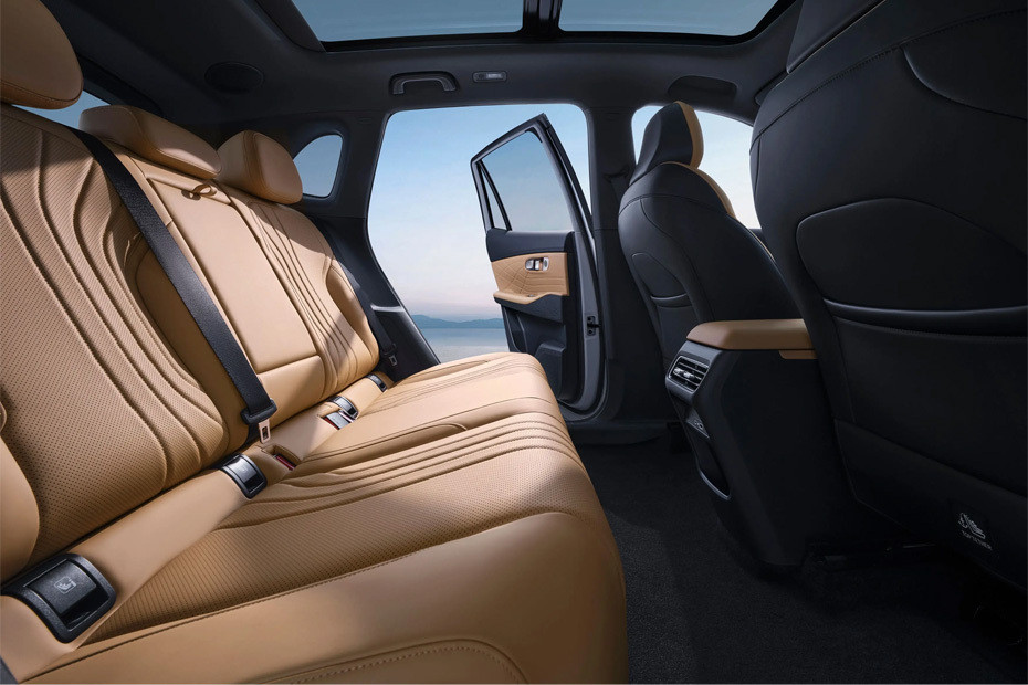 Geely EX5 EM-i Rear Seats