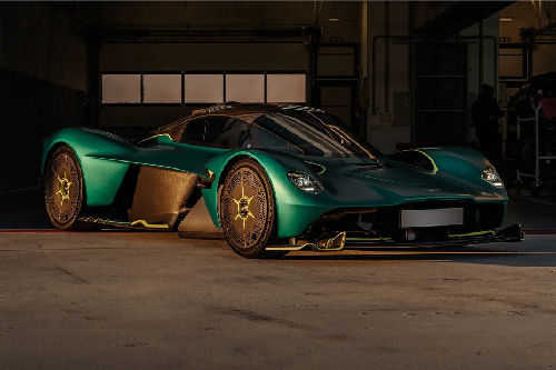 Aston Martin VALKYRIE Front Cross Side View