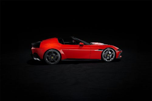 12Cilindri Spider Medium Angle Front View