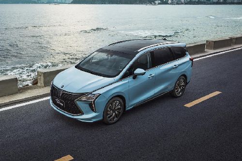 U-Tour Front angle low view