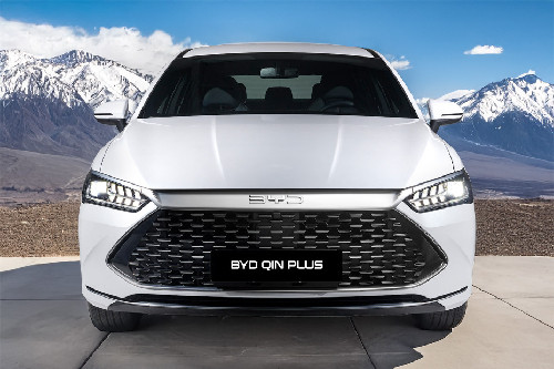 Full Front View of Qin Plus