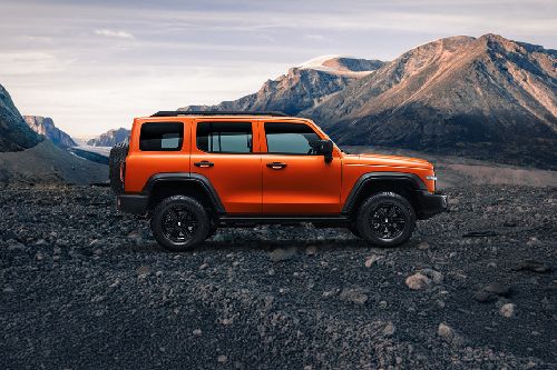 300 Medium Angle Front View