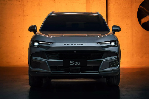 Full Front View of S06