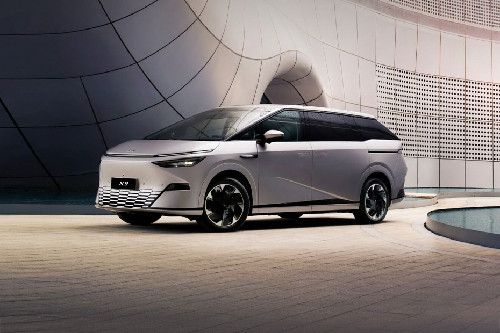 XPENG X9 STD
