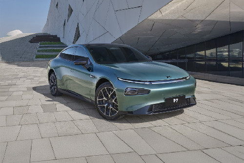 XPENG P7 Front Medium View