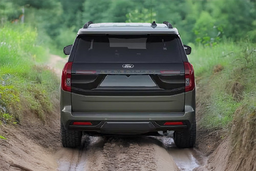 Full Rear View of Ford Expedition
