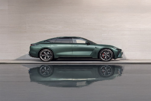 ES Medium Angle Front View