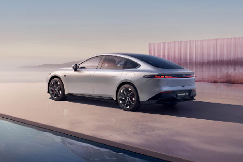 Rear Cross Side View of DONGFENG 007