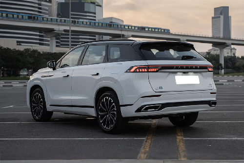 Rear Cross Side View of Jaecoo J8 SHS