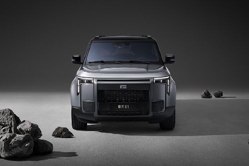 Full Front View of 01