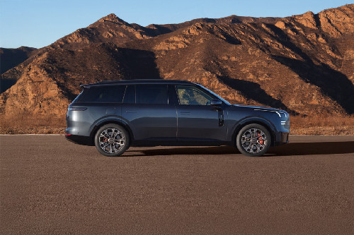 900 Medium Angle Front View