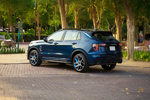 Rear Cross Side View of LYNK&CO 01