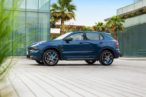 Rear Cross View of LYNK&CO 01