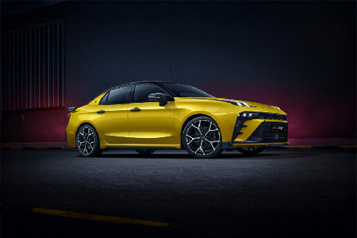 LYNK&CO 03 Plus Front Medium View