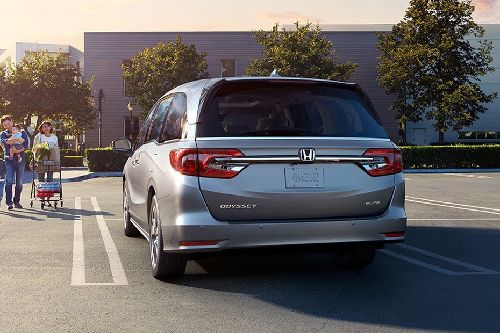 Odyssey (2016-2024) Rear angle view
