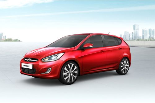 Accent 5 DR Front angle low view