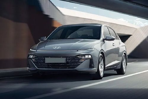 Hyundai Accent Front Medium View