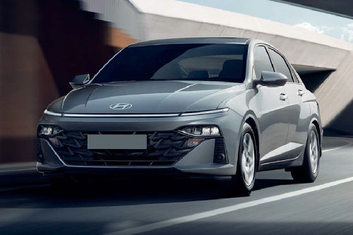 Hyundai Accent Front Side View