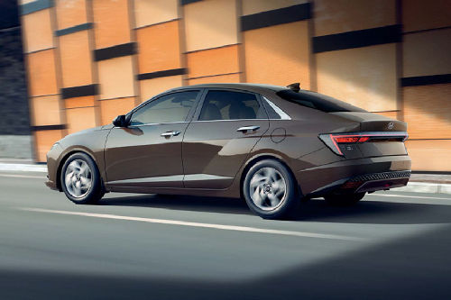 Rear Cross Side View of Hyundai Accent