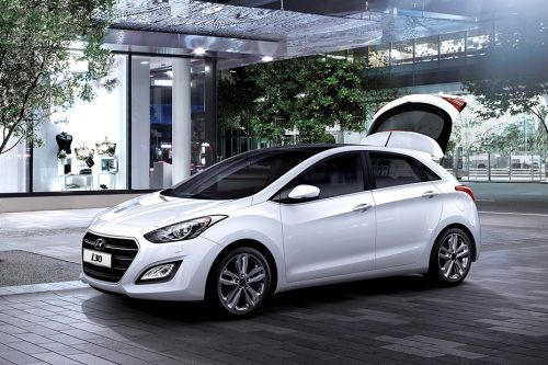 Hyundai i30 Front Side View