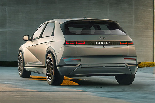 Rear Cross Side View of Hyundai IONIQ 5
