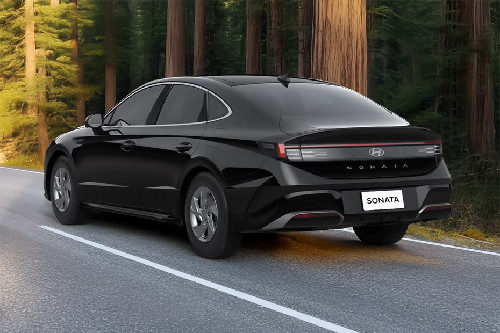 Rear Cross Side View of Hyundai Sonata