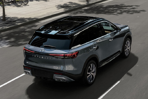 QX60 (2024-2025) Rear angle view