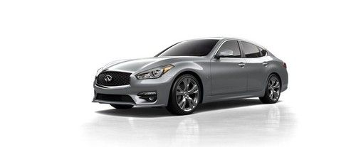 Q70 (2014-2021) Front angle low view