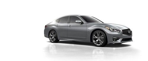 Q70 (2014-2021) Side view