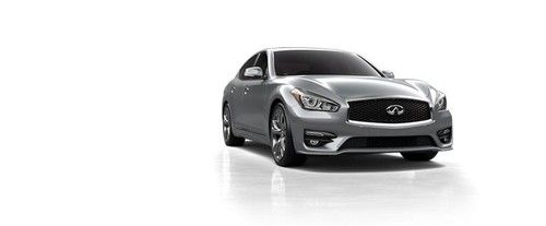 Q70 (2014-2021) Medium Angle Front View