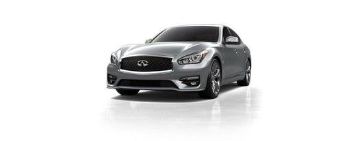 Q70 (2014-2021) Tilted Front View