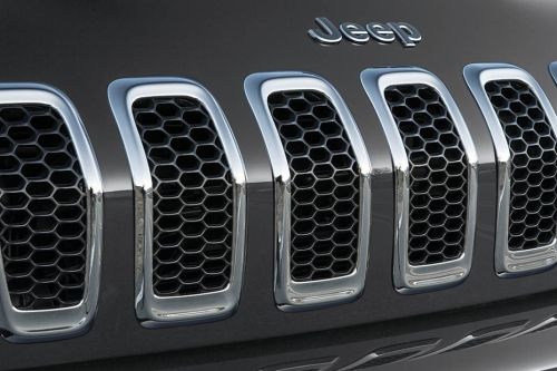 Cherokee (2022-2023) Grille View
