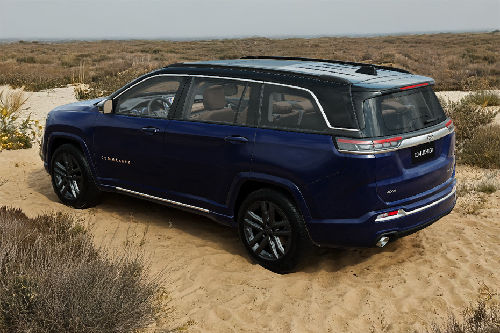 Rear Cross View of Jeep Commander