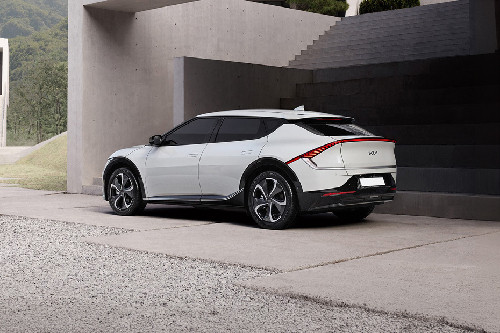 Rear Cross Side View of KIA EV6