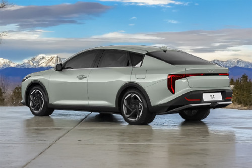 Rear Cross Side View of KIA K4