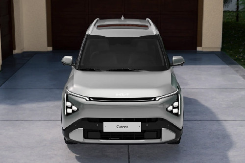 Full Front View of Carens