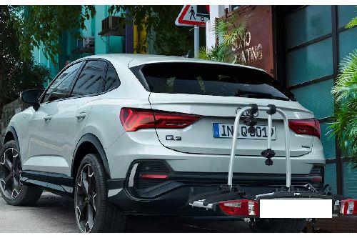 Q3 Sportback 2023-2025 Rear angle view