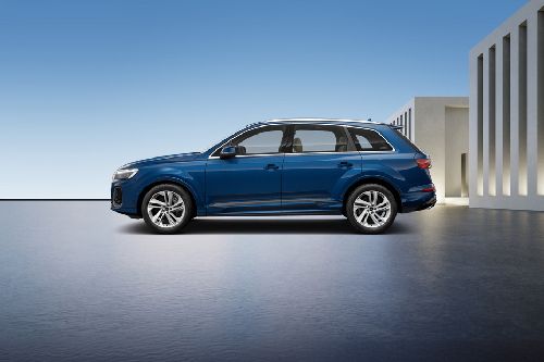 Audi Q7  Full Side View