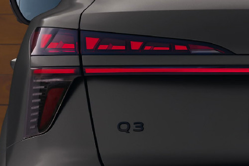 Q3 Sportback Tail light