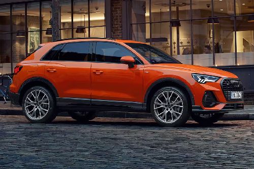 Audi Q3 2022-2025 Front Cross Side View