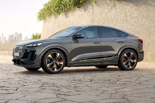 Audi Q6 Sportback e-tron Front Side View