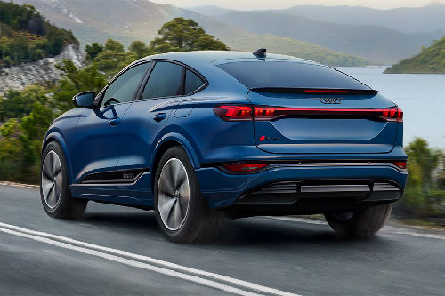 Rear Cross Side View of Audi SQ6 Sportback e-tron
