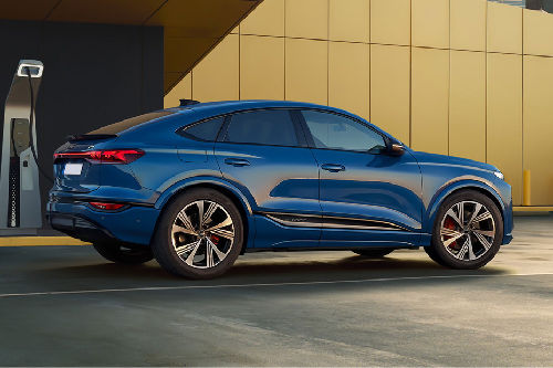 SQ6 Sportback e-tron Rear Medium Side View