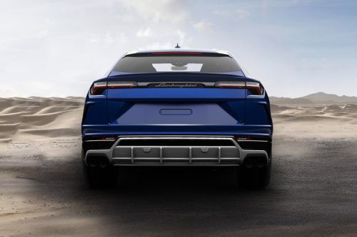 Full Rear View of Lamborghini Urus(2022-2023)
