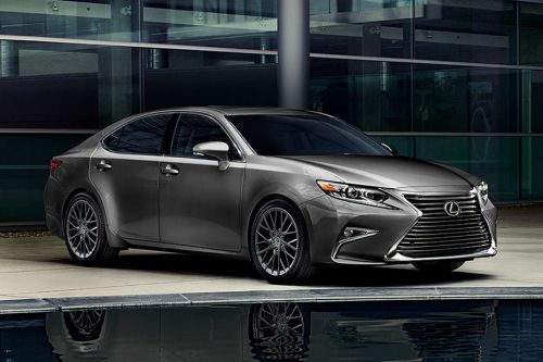Lexus ES (2013-2021) Front Cross Side View
