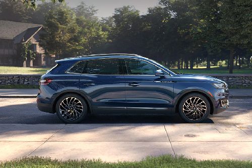 Nautilus (2020-2021) Medium Angle Front View