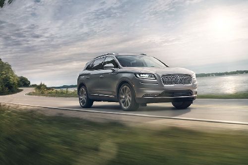 Lincoln Nautilus (2022-2024) Front Medium View