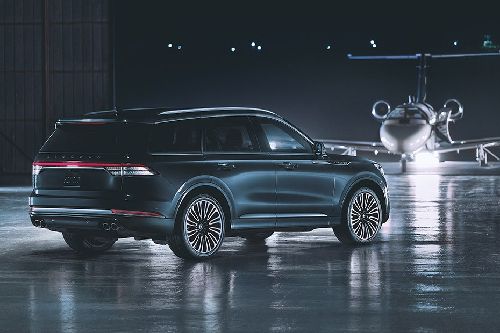 Aviator (2023-2024) Rear angle view