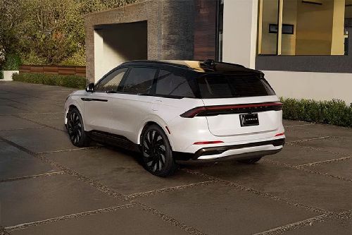 Rear Cross Side View of Lincoln Nautilus